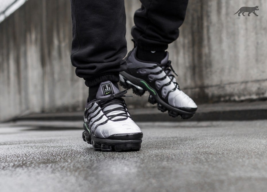 Nike air vapormax plus cheap black volt